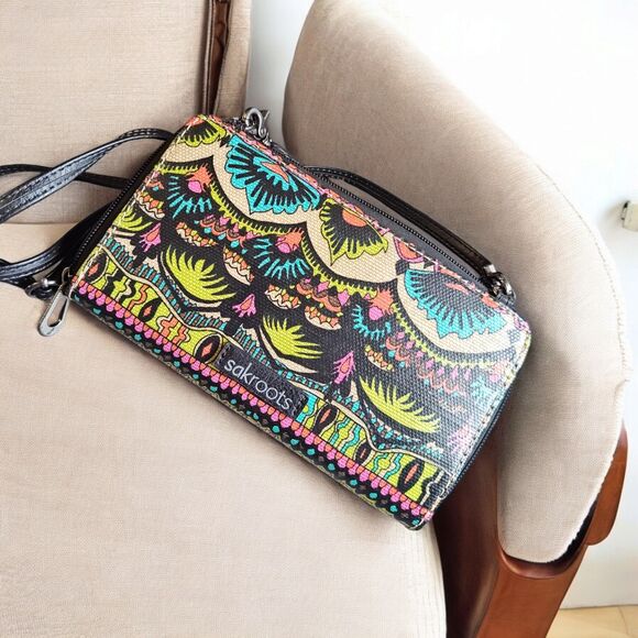 SAKROOTS Women's Artist Circle Smartphone Crossbody - Picture 1 of 4